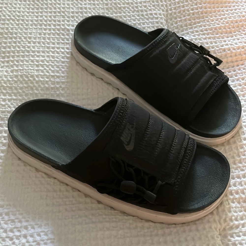 Nike slides